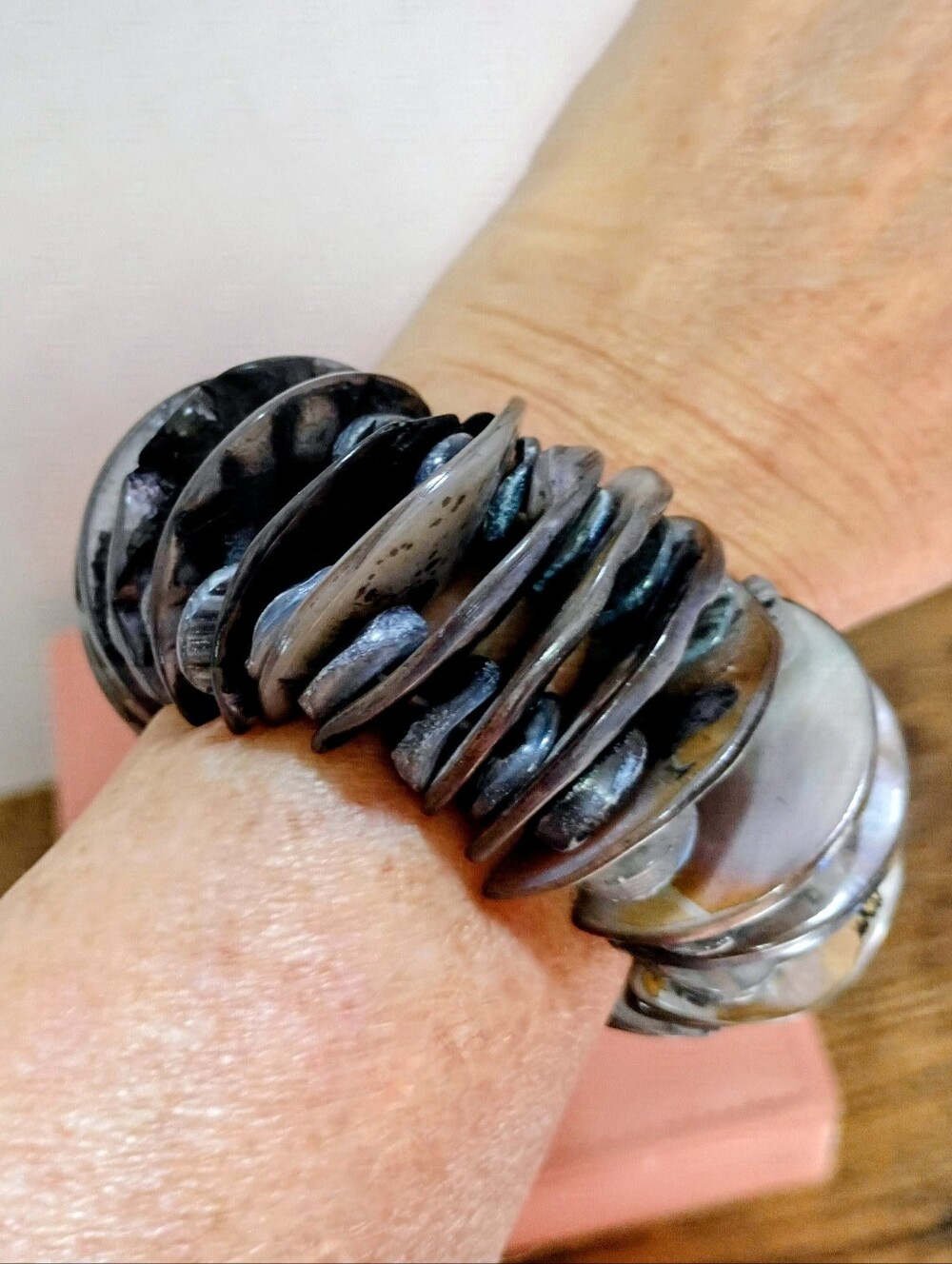 Shell Bracelet - Picture 2 of 3